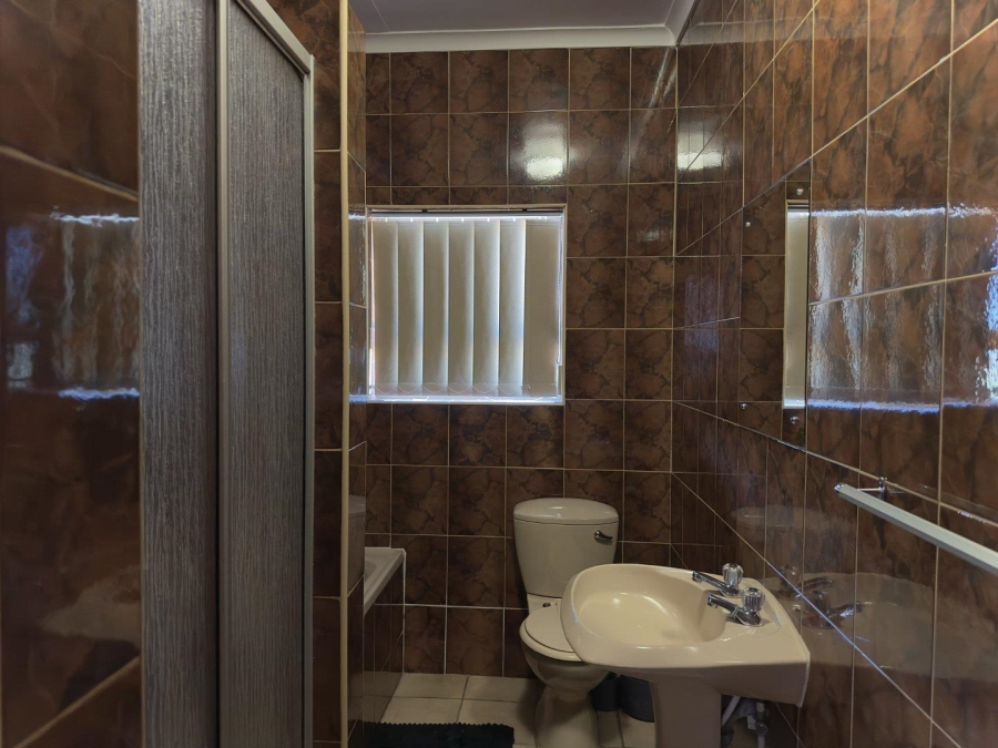 6 Bedroom Property for Sale in Wavecrest Eastern Cape